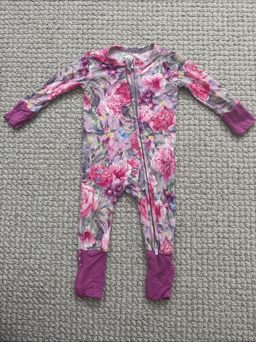EUC *RETIRED PRINT* “Ellery” Convertible Zippy (Size 3-6 months)